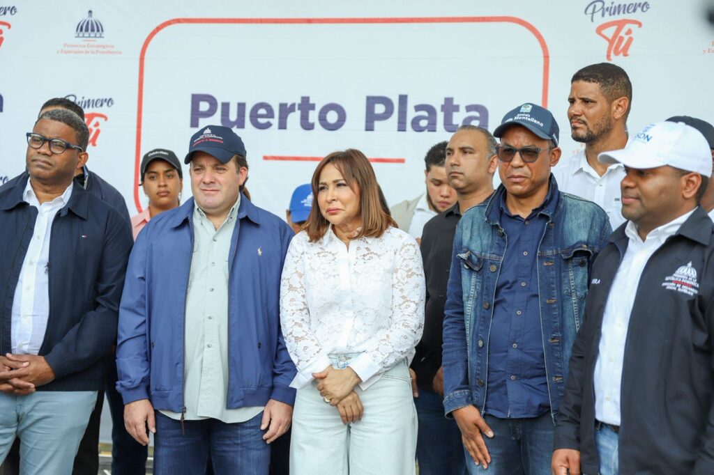 La Dirección de Desarrollo Social Supérate regresará al municipio Villa Montellano, en Puerto Plata, este fin de semana para entregar un segundo Bono de Emergencia a 2,289 familias afectadas por las fuertes lluvias e inundaciones el pasado mes de abril, con el firme compromiso de garantizar Protección Social Adaptativa (PSA), cuyo propósito es fortalecer la resiliencia de las familias y comunidades vulnerables ante crisis o eventos inesperados, integrando medidas de anticipación, protección y adaptación por riesgos climáticos.