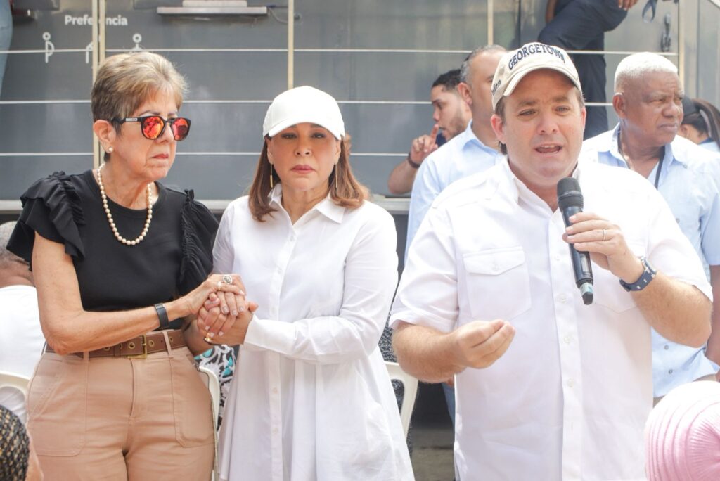La Dirección de Desarrollo Social Supérate regresará al municipio Villa Montellano, en Puerto Plata, este fin de semana para entregar un segundo Bono de Emergencia a 2,289 familias afectadas por las fuertes lluvias e inundaciones el pasado mes de abril, con el firme compromiso de garantizar Protección Social Adaptativa (PSA), cuyo propósito es fortalecer la resiliencia de las familias y comunidades vulnerables ante crisis o eventos inesperados, integrando medidas de anticipación, protección y adaptación por riesgos climáticos.
