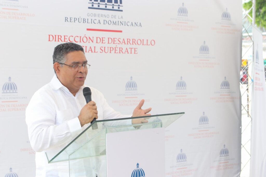 Como parte de los esfuerzos por ampliar las oportunidades de formación en los territorios y elevar las condiciones socioeconómicas de las familias, la Dirección de Desarrollo Social Supérate, en alianza con el Instituto Dominicano de las Telecomunicaciones, (Indotel) y la Agencia Andaluza de Cooperación para el Desarrollo, dejó iniciados los trabajos para la construcción del Centro de Superación Comunitaria en Elías Piña.