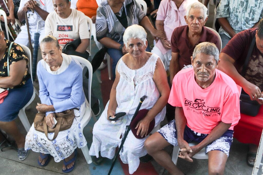 La Dirección de Desarrollo Social Supérate regresará al municipio Villa Montellano, en Puerto Plata, este fin de semana para entregar un segundo Bono de Emergencia a 2,289 familias afectadas por las fuertes lluvias e inundaciones el pasado mes de abril, con el firme compromiso de garantizar Protección Social Adaptativa (PSA), cuyo propósito es fortalecer la resiliencia de las familias y comunidades vulnerables ante crisis o eventos inesperados, integrando medidas de anticipación, protección y adaptación por riesgos climáticos.