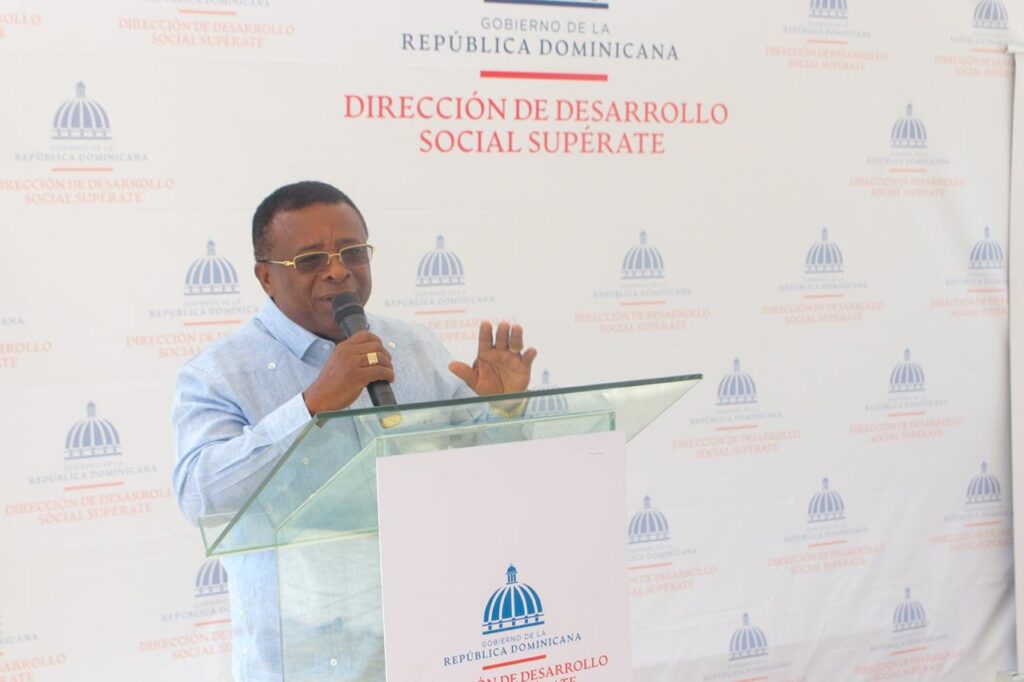 Como parte de los esfuerzos por ampliar las oportunidades de formación en los territorios y elevar las condiciones socioeconómicas de las familias, la Dirección de Desarrollo Social Supérate, en alianza con el Instituto Dominicano de las Telecomunicaciones, (Indotel) y la Agencia Andaluza de Cooperación para el Desarrollo, dejó iniciados los trabajos para la construcción del Centro de Superación Comunitaria en Elías Piña.