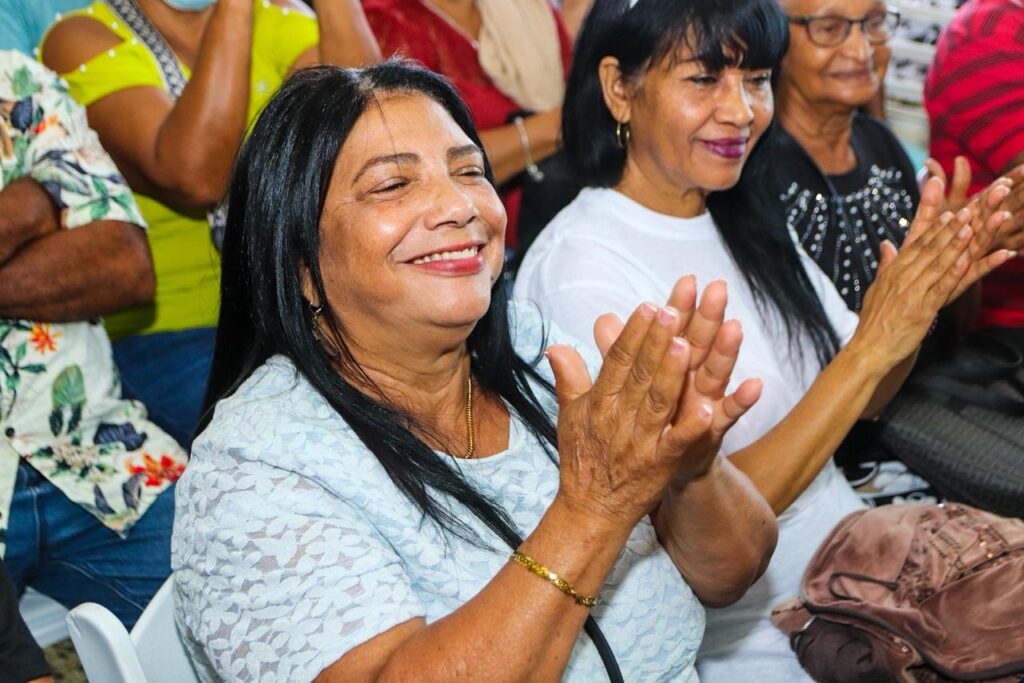  La Dirección de Desarrollo Social Supérate se trasladó este viernes a la provincia de La Vega para escuchar de cerca a las familias beneficiarias de los programas de protección social ofrecidos a miles de hogares en esta demarcación, con el objetivo de identificar avances y desafíos en el acceso a los subsidios y en el desarrollo de capacidades para la superación de la pobreza.