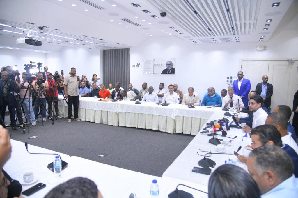 La Comisión Permanente de Movilidad y Transporte de la Cámara de Diputados inició un proceso de diálogo con representantes de diferentes federaciones y asociaciones de motoconchos del país.