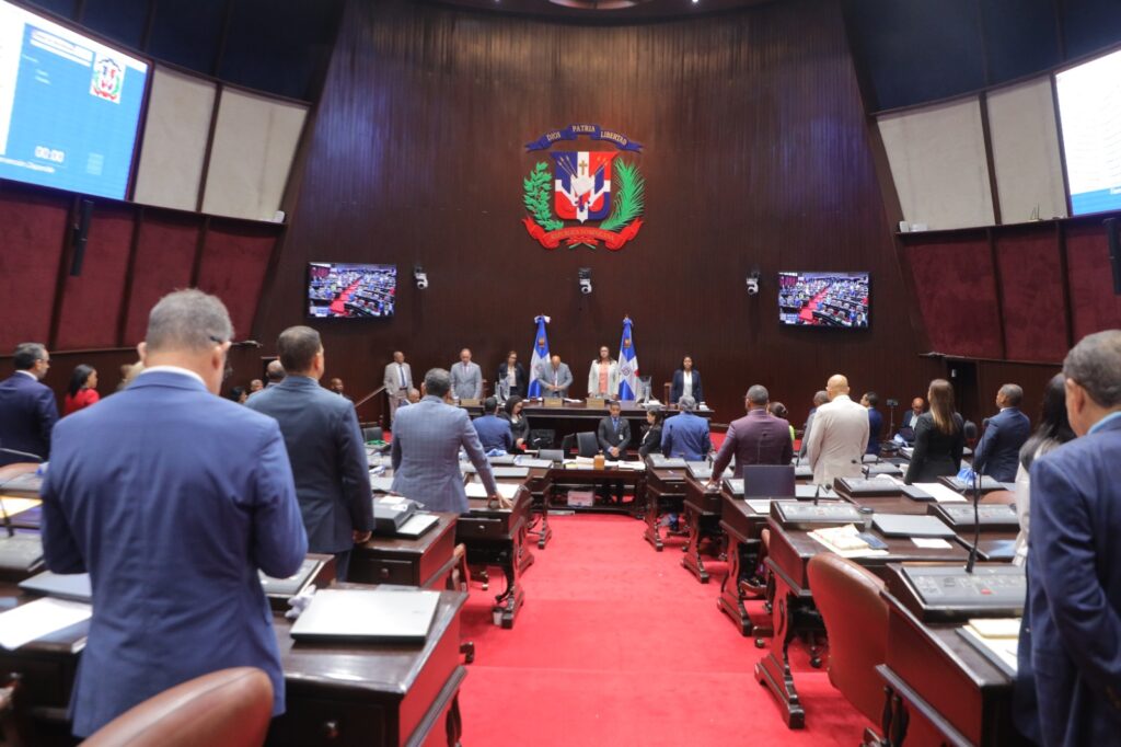 La Cámara de Diputados aprobó este martes, en segunda discusión, el proyecto de ley que modifica el capítulo IV de la Ley 21-18, sobre regulación de los estados de excepción contemplados por la Constitución de la República Dominicana.