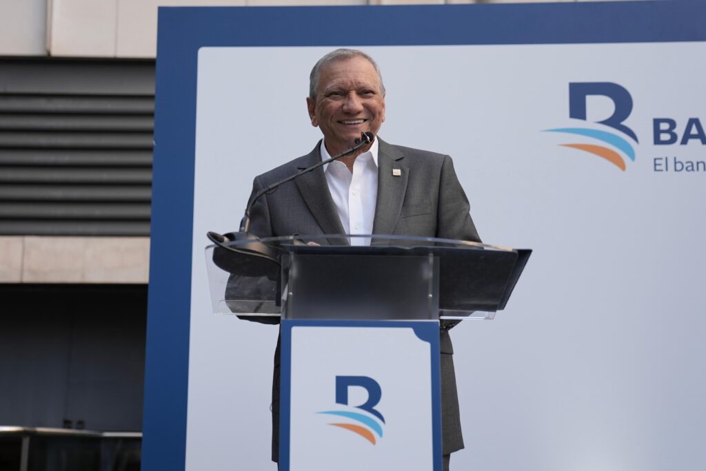El Banco de Reservas realizó un cóctel de bienvenida para agentes inmobiliarios y desarrolladores de proyectos, con el objetivo de fortalecer sus vínculos con la diáspora dominicana en Europa, previo a la celebración de la Segunda Feria Inmobiliaria Banreservas 2026 en Madrid, que se desarrolla desde este viernes 22 hasta el domingo 24 de mayo.