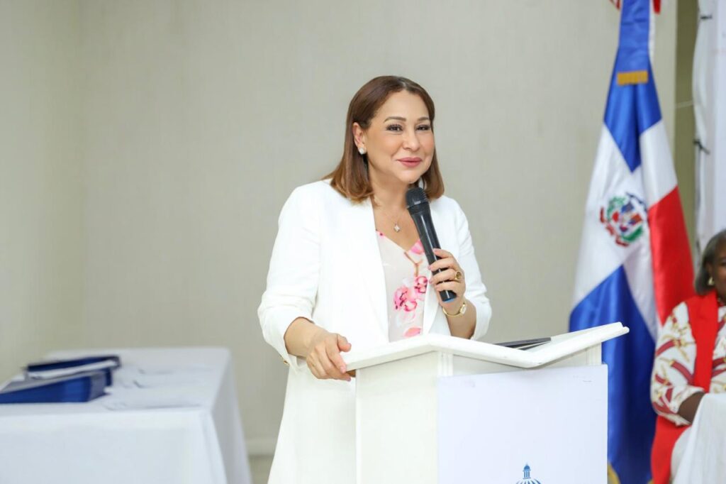 La Dirección de Desarrollo Social Supérate, en coordinación con el Consejo Nacional de la Persona Envejeciente(Conape), realizó el acto de habilitación de la cuarta cohorte de personas cuidadoras de servicios domiciliarios, como parte de las acciones de fortalecimiento de las redes locales de cuidado dirigidas a personas adultas mayores.