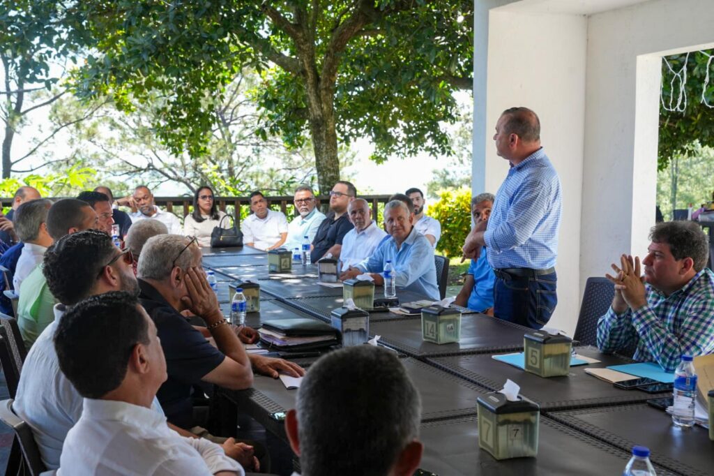  El Gobierno dominicano, a través del Ministerio de Agricultura, pignorará ocho millones de libras de carne de pollo congelada, con el objetivo de garantizar la estabilidad del mercado, proteger a los productores y asegurar precios justos para los consumidores.