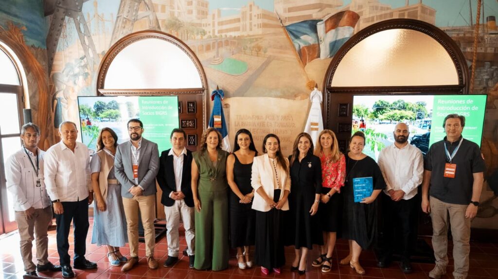  La Alcaldía del Distrito Nacional y Bloomberg Philanthropies anunciaron este martes la incorporación de Santo Domingo a la Iniciativa Bloomberg para la Seguridad Vial Global (BIGRS, por sus siglas en inglés), como parte del compromiso global para prevenir muertes y lesiones por siniestros de tránsito en todo el mundo.