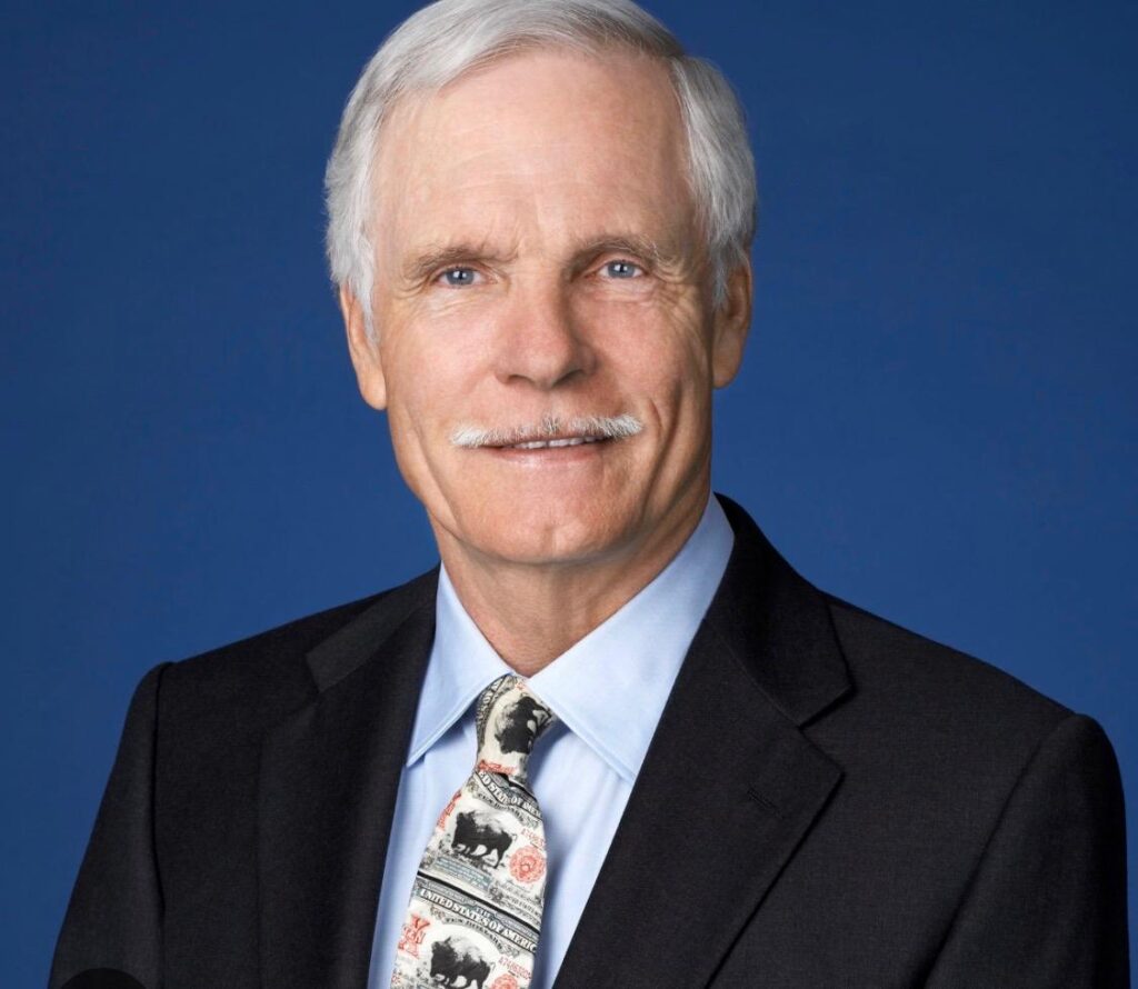 Fallece Ted Turner, creador de CNN y figura clave del periodismo moderno. Su legado transformó la cobertura informativa global y marcó una nueva era en los medios.
