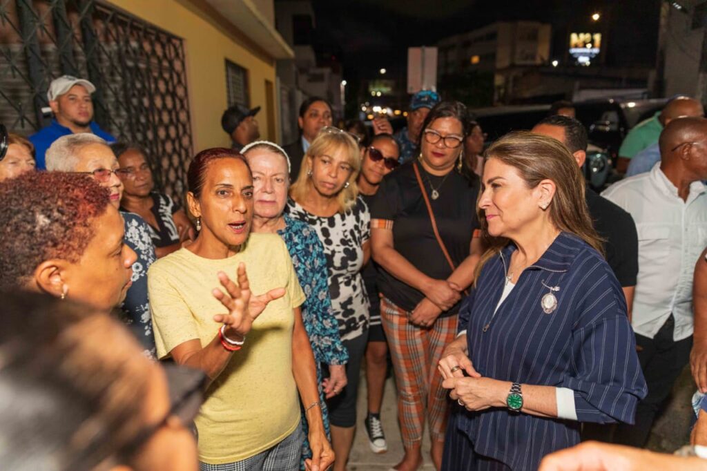 Carolina Mejía llevó seguridad y confianza a los ciudadanos con la colocación de 209 luminarias en 29 calles del sector Don Bosco, a través de la segunda fase del programa Sectores Iluminados Más Seguros.
