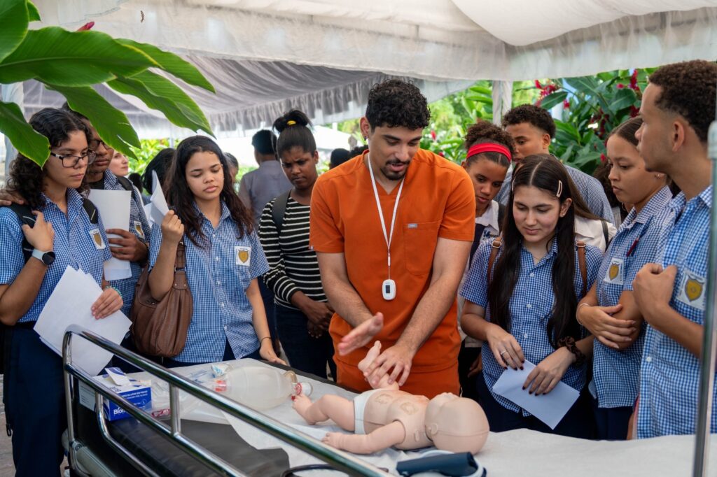 La Escuela de Medicina O&Med anunció el lanzamiento de su programa “O&med Camp”, una experiencia inmersiva dirigida a estudiantes que culminan el bachillerato y desean descubrir su verdadera vocación por la medicina.