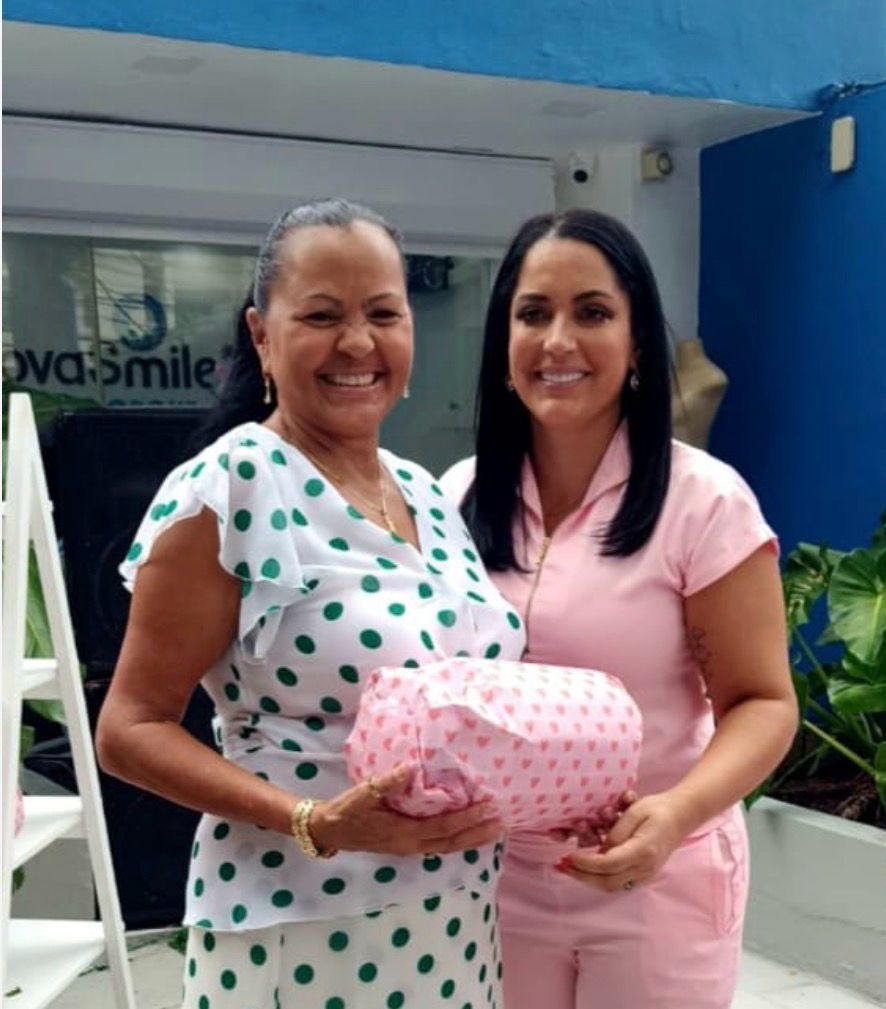  En un ambiente cargado de alegría, bienestar y gratitud, NovaSmile Dental Group celebró con gran éxito su jornada especial “Mamá es tu día, sonríe”, una iniciativa dedicada a honrar y consentir a las madres de la comunidad, en un día lleno de atenciones, regalos y experiencias memorables.