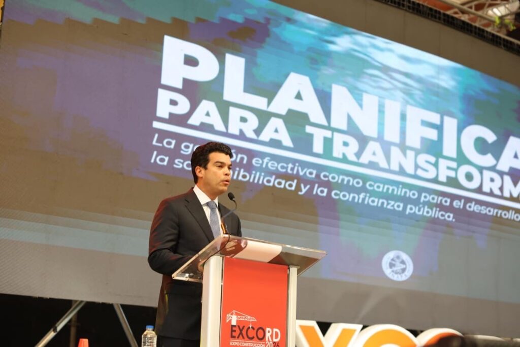 El director ejecutivo del Instituto Nacional de Aguas Potables y Alcantarillados (INAPA), Wellington Arnaud, impartió la conferencia «Planificar para transformar: la gestión efectiva como camino para el desarrollo humano, la sostenibilidad y la confianza pública» en el marco de la feria Expo Construcción RD (Exco RD 2026), que se desarrolla en la provincia de Santiago.