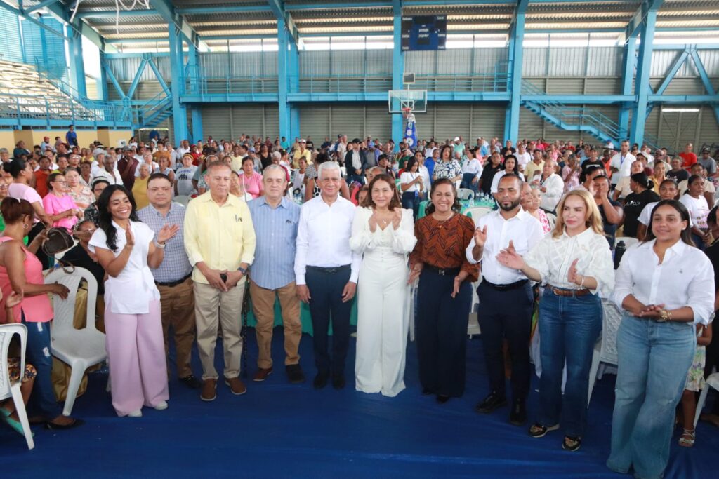 Con el objetivo de garantizar que las políticas públicas de protección social respondan de manera efectiva a la realidad de cada territorio, la Dirección de Desarrollo Social Supérate desarrolló un diálogo abierto y cercano con familias beneficiarias de sus programas en la provincia Sánchez Ramírez.