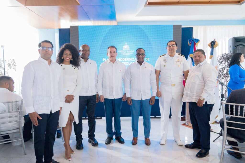  El Presidente de la Asociación de Constructores de Santo Domingo Este, Acosde, Riubell Montes De Oca valoró de forma positiva los avances en materia de permisología que realiza actualmente el MIVHED. 