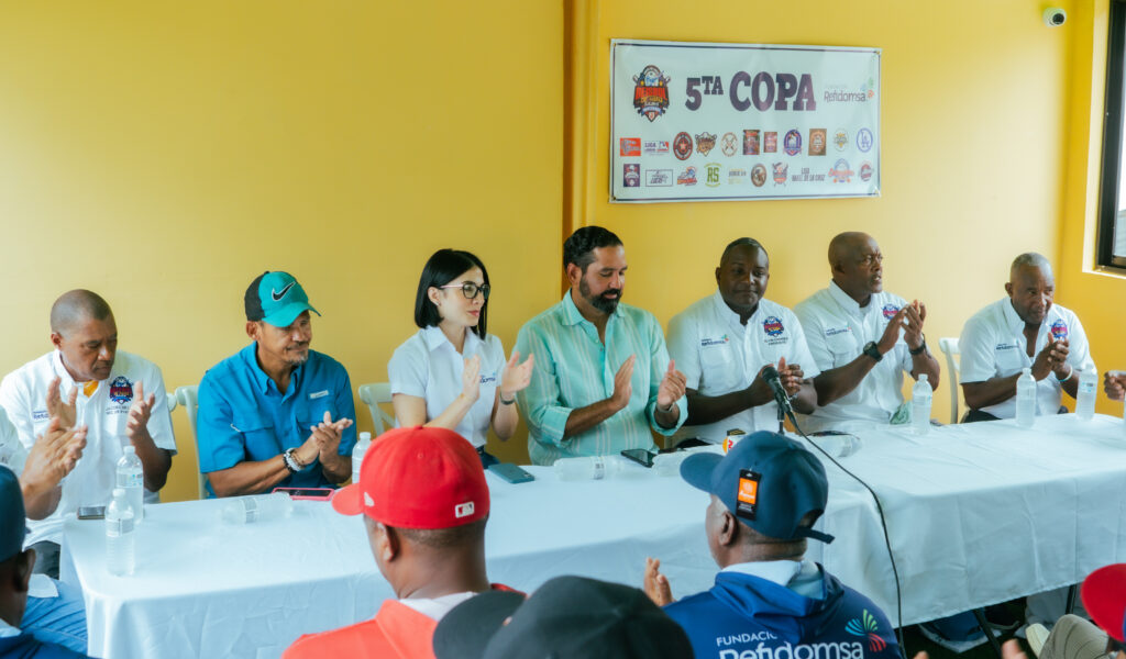 La Fundación Refidomsa dio a conocer los detalles de la Copa
Infantil de Béisbol Fundación Refidomsa, una iniciativa que promueve espacios de
participación deportiva, convivencia y formación para niños y adolescentes del municipio
de Haina.
