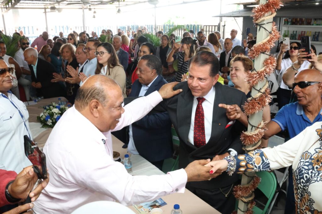 El abogado Diego Babado Torres anunció oficialmente su candidatura a la presidencia del Colegio de Abogados de la República Dominicana (CARD), durante un concurrido acto que reunió a cientos de profesionales del derecho, dirigentes gremiales y representantes de distintas provincias del país.