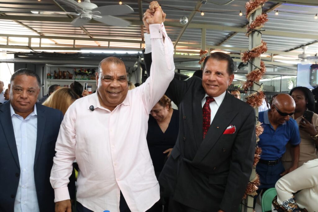 El abogado Diego Babado Torres anunció oficialmente su candidatura a la presidencia del Colegio de Abogados de la República Dominicana (CARD), durante un concurrido acto que reunió a cientos de profesionales del derecho, dirigentes gremiales y representantes de distintas provincias del país.