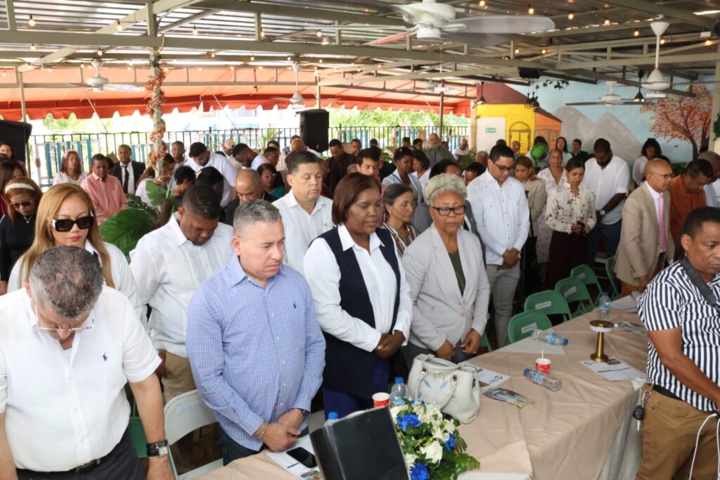 El abogado Diego Babado Torres anunció oficialmente su candidatura a la presidencia del Colegio de Abogados de la República Dominicana (CARD), durante un concurrido acto que reunió a cientos de profesionales del derecho, dirigentes gremiales y representantes de distintas provincias del país.