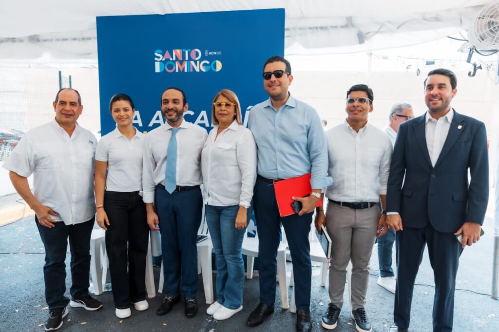 La Alcaldía del Distrito Nacional realizó el encuentro con comunitarios del sector 30 de Mayo a través del programa La Alcaldía Llega a Ti, para dar soluciones oportunas a sus inquietudes y solicitudes.