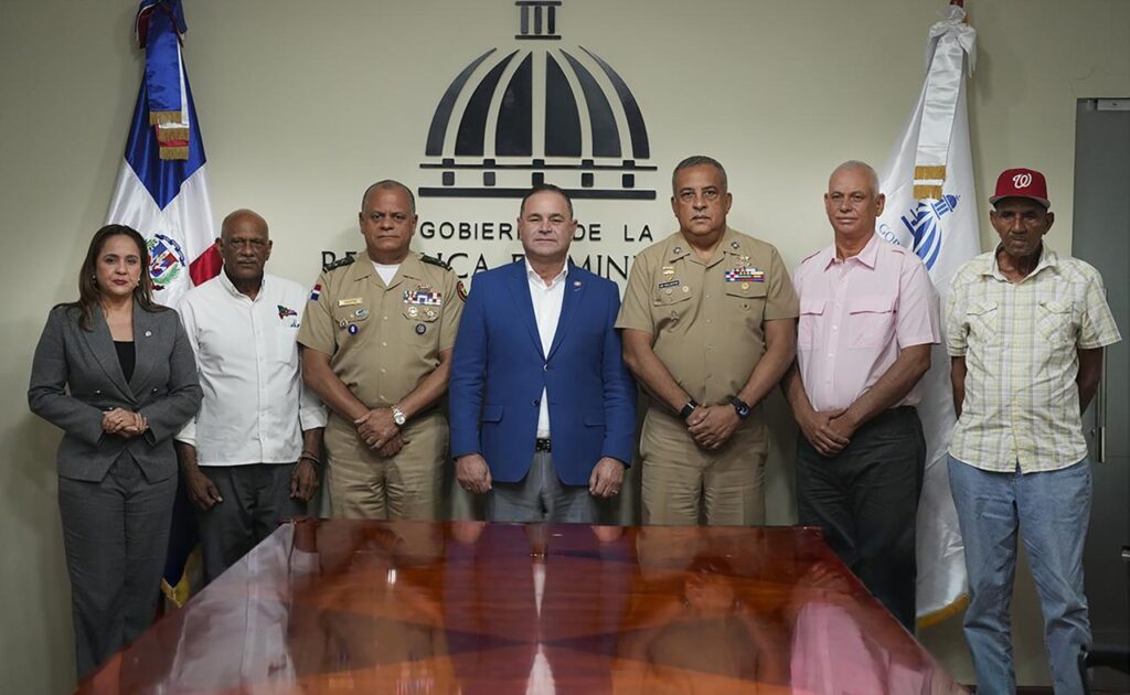 El Gobierno y los productores de arroz y banano acordaron poner en marcha acciones conjuntas para garantizar la continuidad de las labores productivas, avanzar en el proceso de mecanización agrícola y preservar la seguridad nacional, como parte de los esfuerzos para reducir gradualmente la dependencia de la mano de obra extranjera en el campo dominicano.