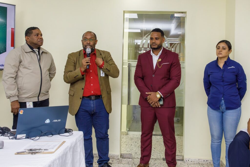Como parte del compromiso con el fortalecimiento de las relaciones con los actores clave de la comunicación, la Empresa Distribuidora de Electricidad del Este (Edeeste) informó que impartió una charla sobre eficiencia energética dirigida a periodistas, comunicadores, locutores y dueños de medios de comunicación de la provincia Monte Plata.