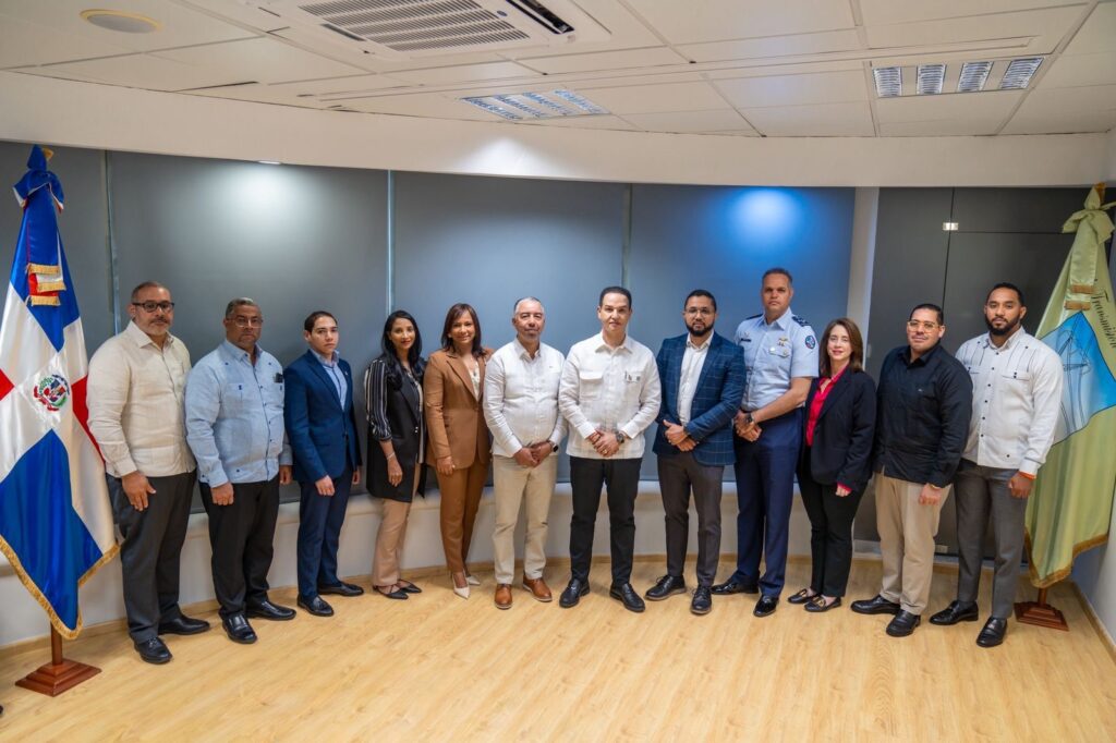 Con el inicio de la temporada ciclónica 2026, la Empresa de Transmisión Eléctrica Dominicana (ETED) activó su Plan de Contingencia Institucional, con el objetivo de garantizar la estabilidad del Sistema de Transmisión Nacional (STN) y responder de manera oportuna ante posibles fenómenos atmosféricos.