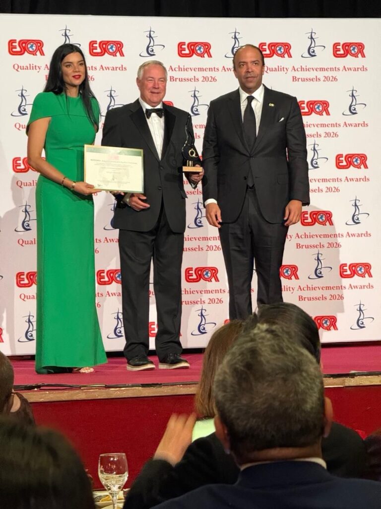 La Refinería Dominicana de Petróleo (REFIDOMSA) fue distinguida con el Quality Achievements Award 2026, un reconocimiento internacional otorgado por la European Society for Quality Research (ESQR), en reconocimiento a su compromiso con la calidad, la excelencia en la gestión y el desempeño institucional.