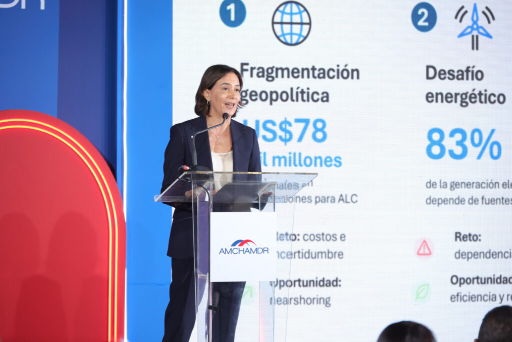 La Cámara Americana de Comercio de la República Dominicana (AMCHAMDR) celebró su almuerzo correspondiente al mes de junio, con la participación de Nathalie Alvarado, representante del Grupo Banco Interamericano de Desarrollo (Grupo BID) en República Dominicana, y Carolina Rendón, representante del Grupo Banco Mundial (GBM) en el país, quienes abordaron el tema “El reto de lo posible: reflexiones del Grupo Banco Mundial y del Grupo BID sobre las perspectivas de República Dominicana”.