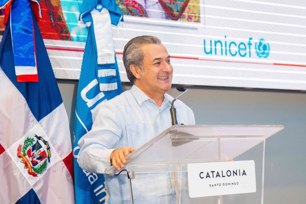  La Oficina Nacional de Estadística (ONE) puso a disposición el Informe Básico de los resultados de la Encuesta Nacional de Hogares de Propósitos Múltiples (ENHOGAR-MICS 2025), también conocida como La Encuesta de la Niñez, realizada con el apoyo técnico y financiero del Fondo de las Naciones Unidas para la Infancia (UNICEF), y la Superintendencia de Salud y Riesgos Laborales (SISALRIL). Es la principal fuente de información estadística sobre las condiciones de vida de la población, la niñez y la adolescencia en República Dominicana.