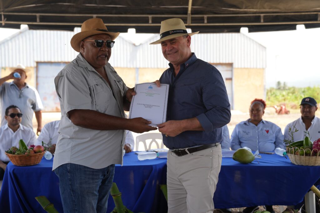 El Ministerio de Agricultura inició el protocolo para la reapertura del Proyecto de Desarrollo Agropecuario Valle de Juancho (PRODEVAJ), en cumplimiento de lo establecido en el Decreto 668-9, dando paso a una serie de medidas orientadas a reactivar uno de los proyectos agrícolas más importantes de la región Sur del país.