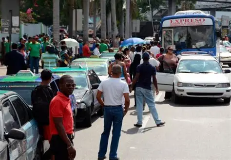 Intrant aumento de pasajes transporte publico Digesett operativos motoconchos Santo Domingo Oeste Cenarve licencias de conducir