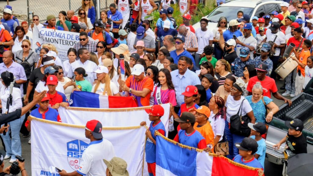  La viceministra de Emprendedurismo y dirigente del Partido Revolucionario Moderno (PRM), Scarlet Benzán, expresó su profundo orgullo y satisfacción al recibir formalmente la Llama de los Valores de los XXV Juegos Centroamericanos y del Caribe Santo Domingo 2026 en este municipio. Durante el emotivo acto, Benzán resaltó que este emblemático recorrido fortalece de manera significativa el espíritu de unidad, el compromiso civil y la esperanza de todo el pueblo dominicano ante la cercanía de la gran cita deportiva continental.