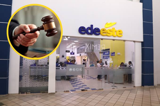 La Primera Sala de la Cámara Penal del Juzgado de Primera Instancia del Distrito Judicial de Santo Domingo condenó a seis meses de prisión al ciudadano Ángel Luis Zarzuela Cabrera tras comprobarse su responsabilidad penal en perjuicio de la Empresa Distribuidora de Electricidad del Este (Edeeste).