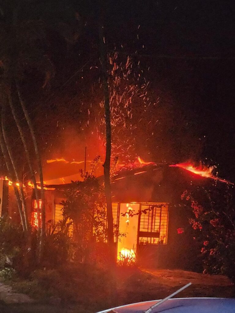 El Gobierno dominicano, a través de la Dirección de Proyectos Estratégicos y Especiales de la Presidencia (Propeep), dio una respuesta oportuna que permitió a esta humilde familia del distrito municipal La Cuaba recuperar su hogar tras un voraz incendio.