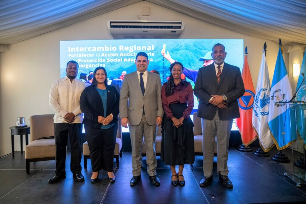 El director general del Sistema Único de Beneficiarios (SIUBEN), Augusto de los Santos, presentó los avances de la República Dominicana en el fortalecimiento de la Protección Social Adaptativa y la gestión del Registro Social Universal de Hogares (RSUH) como herramienta clave para anticipar respuestas y apoyar la toma de decisiones frente a choques climáticos, durante el Intercambio Regional Guatemala–Honduras–El Salvador sobre Acciones Anticipatorias ante Sequías e Inundaciones y Protección Social Adaptativa (PSA).