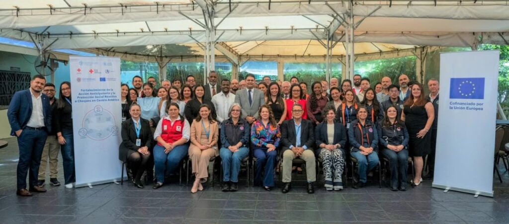 El director general del Sistema Único de Beneficiarios (SIUBEN), Augusto de los Santos, presentó los avances de la República Dominicana en el fortalecimiento de la Protección Social Adaptativa y la gestión del Registro Social Universal de Hogares (RSUH) como herramienta clave para anticipar respuestas y apoyar la toma de decisiones frente a choques climáticos, durante el Intercambio Regional Guatemala–Honduras–El Salvador sobre Acciones Anticipatorias ante Sequías e Inundaciones y Protección Social Adaptativa (PSA).