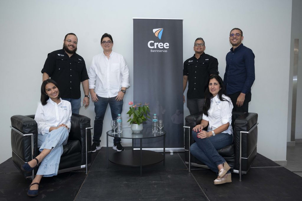 Equipo de Cree Banreservas. Desde la izquierda: Ashley Toribio, Guillermo
Díaz, Jean Caramaigeas, Juan Ezequiel Vittini, Raquel Giraldez y Wilfredo de
León.