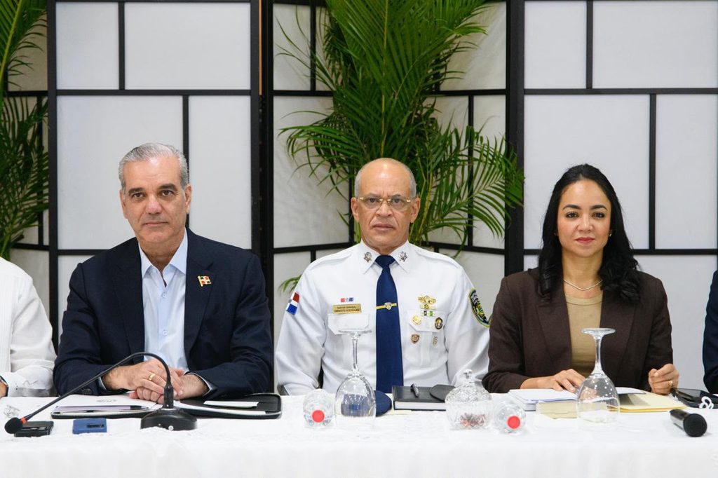 La Fuerza de Tarea Conjunta presentó la desarticulación de una estructura dedicada al asalto de establecimientos comerciales y empresas en diferentes zonas del país, durante la rueda de prensa coordinada por la ministra de Interior y Policía, Faride Raful.