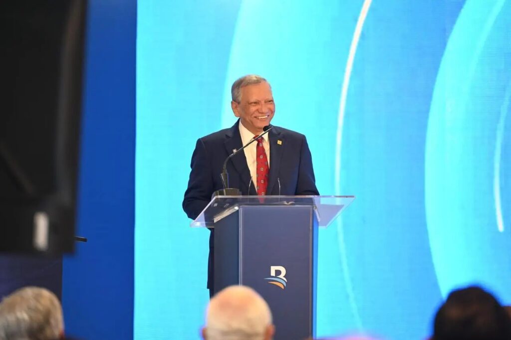 El presidente ejecutivo de Banreservas, doctor Leonardo Aguilera, felicitó a los atletas dominicanos por su histórica actuación en los XXV Juegos Centroamericanos y del Caribe Santo Domingo 2026, en los que la delegación nacional conquistó 150 medallas, y reconoció el trabajo de todos los sectores que contribuyeron al éxito de la principal competición deportiva de la región.