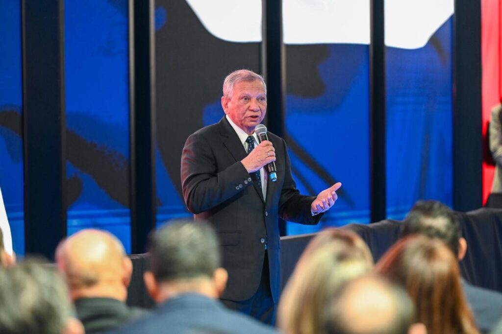 El presidente ejecutivo de Banreservas, doctor Leonardo Aguilera, felicitó a los atletas dominicanos por su histórica actuación en los XXV Juegos Centroamericanos y del Caribe Santo Domingo 2026, en los que la delegación nacional conquistó 150 medallas, y reconoció el trabajo de todos los sectores que contribuyeron al éxito de la principal competición deportiva de la región.