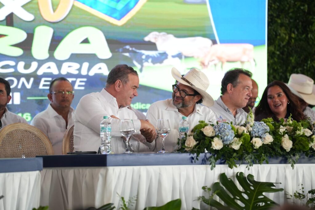 La Altagracia concentra más de 215 mil cabezas de ganado bovino y se ha consolidado como la principal provincia productora de carne y leche de la República Dominicana, afirmó el ministro de Agricultura, Francisco Oliverio Espaillat Bencosme, quien destacó el liderazgo de los ganaderos del Este y reafirmó el compromiso del Gobierno de fortalecer la sanidad animal, la asistencia técnica, el mejoramiento genético y la innovación para elevar la productividad y rentabilidad del sector.