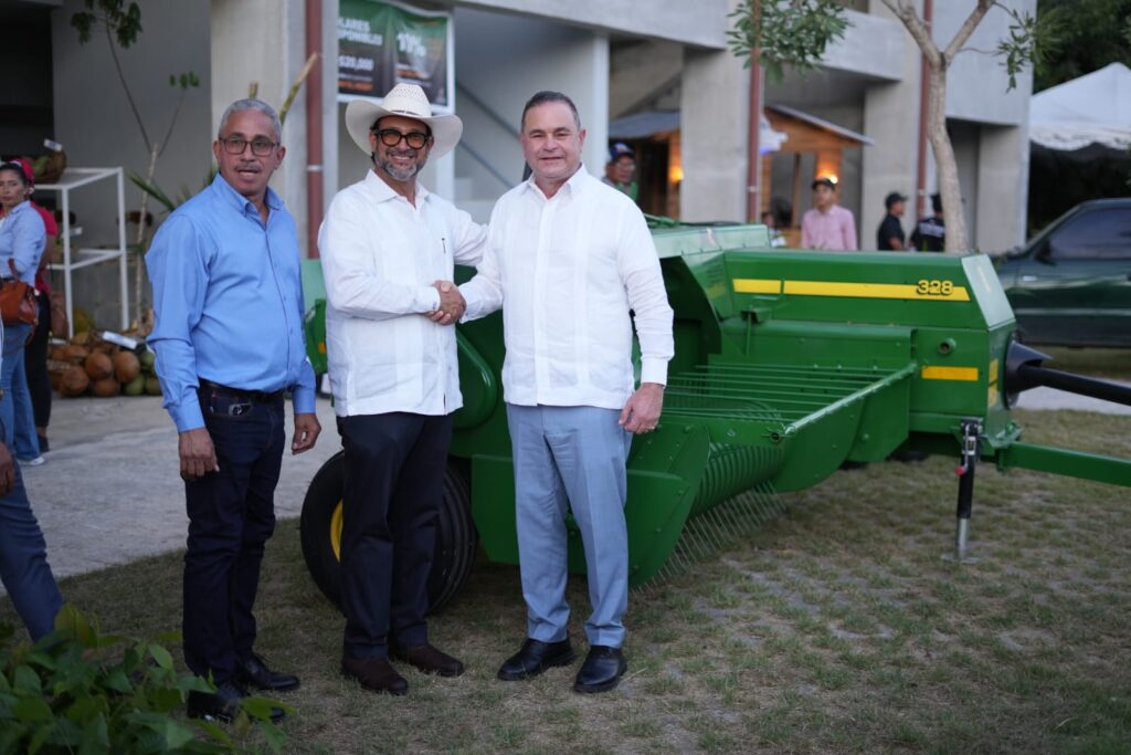 La Altagracia concentra más de 215 mil cabezas de ganado bovino y se ha consolidado como la principal provincia productora de carne y leche de la República Dominicana, afirmó el ministro de Agricultura, Francisco Oliverio Espaillat Bencosme, quien destacó el liderazgo de los ganaderos del Este y reafirmó el compromiso del Gobierno de fortalecer la sanidad animal, la asistencia técnica, el mejoramiento genético y la innovación para elevar la productividad y rentabilidad del sector.