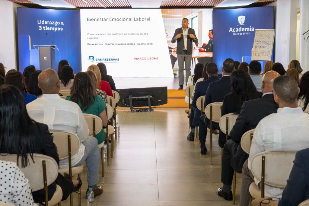 La Academia Banreservas realizó el ciclo de conferencias “Liderazgo a tres tiempos: un banquete de inspiración”, una iniciativa dirigida a fortalecer el talento de los líderes de la institución mediante espacios de aprendizaje, reflexión e intercambio de experiencias.