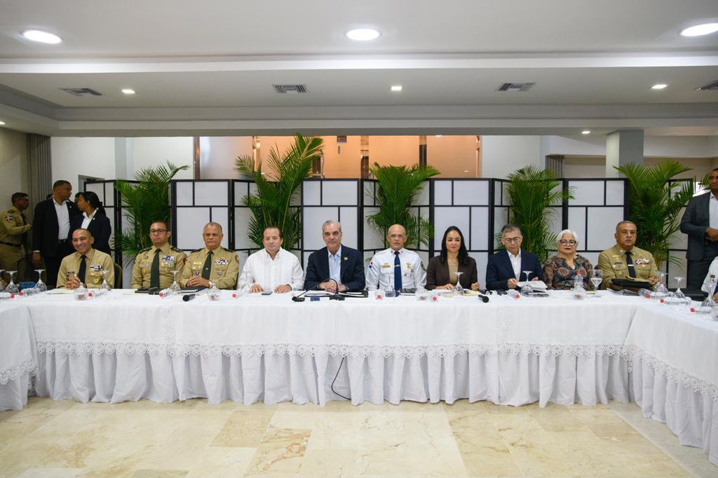 La Fuerza de Tarea Conjunta presentó la desarticulación de una estructura dedicada al asalto de establecimientos comerciales y empresas en diferentes zonas del país, durante la rueda de prensa coordinada por la ministra de Interior y Policía, Faride Raful.