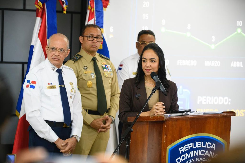 La Fuerza de Tarea Conjunta presentó la desarticulación de una estructura dedicada al asalto de establecimientos comerciales y empresas en diferentes zonas del país, durante la rueda de prensa coordinada por la ministra de Interior y Policía, Faride Raful.