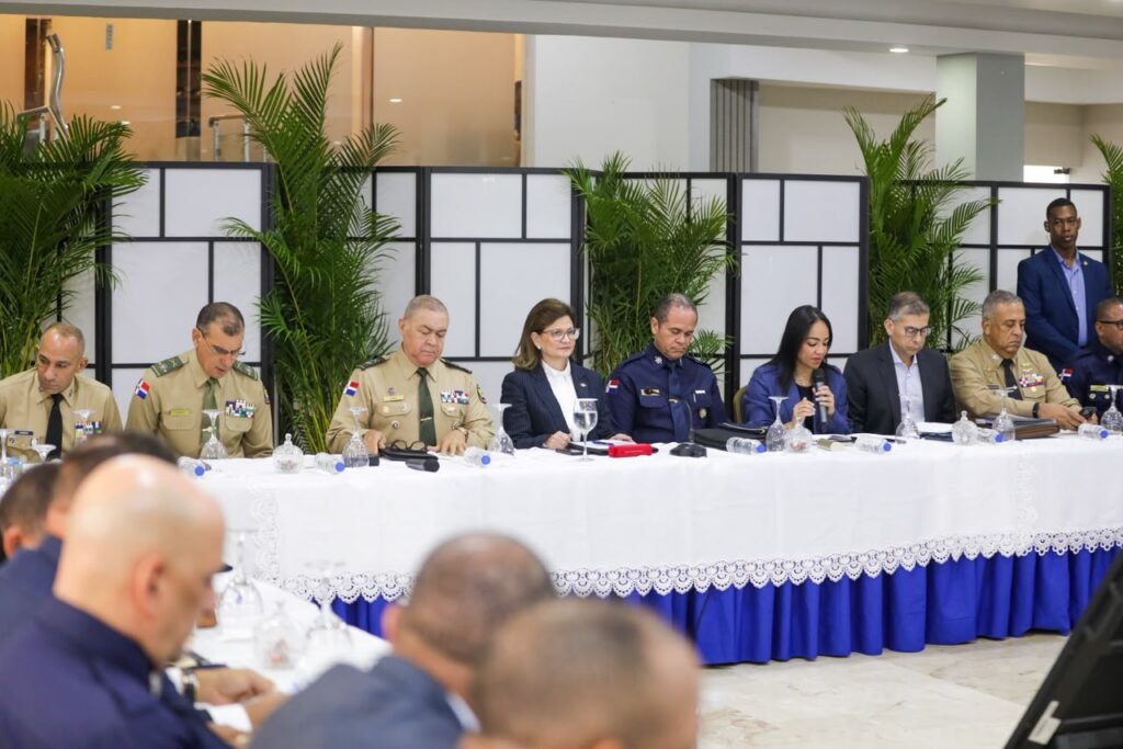 La vicepresidenta de la República, Raquel Peña, encabezó este lunes la reunión de seguimiento al Plan de Seguridad Ciudadana, como parte de las acciones que desarrolla el Gobierno del presidente Luis Abinader para fortalecer la seguridad y preservar la tranquilidad de la población.
