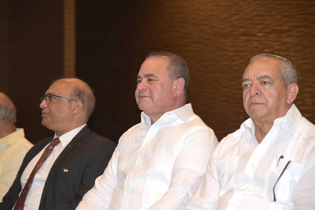 El ministro de Agricultura, Francisco Oliverio Espaillat, resaltó el papel de la Comisión Nacional del Cacao como espina dorsal de varias regiones del país, al encabezar el acto conmemorativo del 50 aniversario de esta institución.