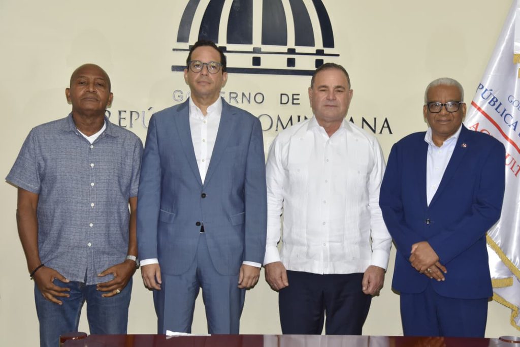El director general de Jubilaciones y Pensiones, Juan Rosa, llamó a los servidores del Ministerio de Agricultura que se encuentran en proceso de pensión a completar los trámites correspondientes para regularizar su situación, con especial énfasis en 115 trabajadores que ya han sido favorecidos mediante decretos de pensión y deben concluir el procedimiento para su inclusión formal en la nómina de jubilados.