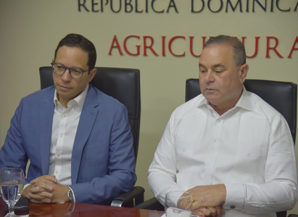 El director general de Jubilaciones y Pensiones, Juan Rosa, llamó a los servidores del Ministerio de Agricultura que se encuentran en proceso de pensión a completar los trámites correspondientes para regularizar su situación, con especial énfasis en 115 trabajadores que ya han sido favorecidos mediante decretos de pensión y deben concluir el procedimiento para su inclusión formal en la nómina de jubilados.